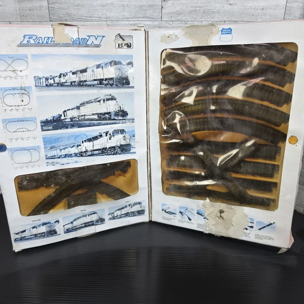 Vintage Rare UNION PACIFIC - Rail Road N NewRay : SD-40 Locomotive + Tracks NEW